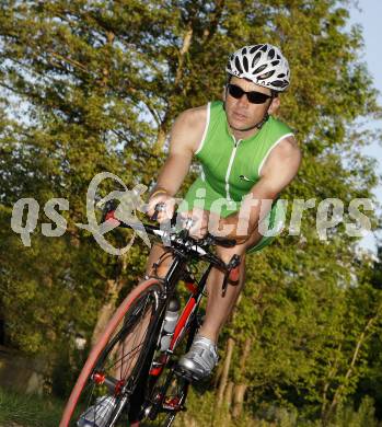 Triathlon. Schwimmen, Radfahren, Laufen. Gernot Seidl. Klagenfurt, am 12.5.2008.
Copyright Kuess

---
pressefotos, pressefotografie, kuess, qs, qspictures, sport, bild, bilder, bilddatenbank