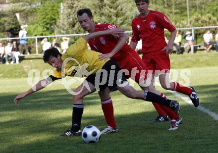 Fussball Unterliga Ost. Ludmannsdorf gegen St. Michael/Bl. Roman Weber (Ludmannsdorf), Davorin Ferlez (St. Michael). Ludmannsdorf, am 11.5.2008.
Foto: Kuess
---
pressefotos, pressefotografie, kuess, qs, qspictures, sport, bild, bilder, bilddatenbank