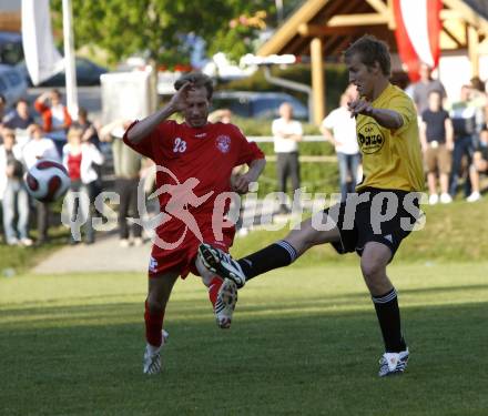 Fussball Unterliga Ost. Ludmannsdorf gegen St. Michael/Bl. Christian Glantschnig (Ludmannsdorf), Samo Bernhard Olip (St. Michael). Ludmannsdorf, am 11.5.2008.
Foto: Kuess
---
pressefotos, pressefotografie, kuess, qs, qspictures, sport, bild, bilder, bilddatenbank