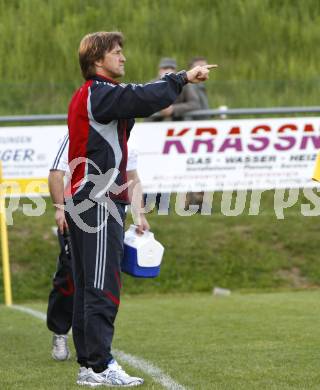 Fussball Unterliga Ost. Ludmannsdorf gegen St. Michael/Bl. Trainer Benno Germadnik (St. Michael). Ludmannsdorf, am 11.5.2008.
Foto: Kuess
---
pressefotos, pressefotografie, kuess, qs, qspictures, sport, bild, bilder, bilddatenbank