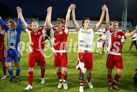 Fussball Red Zac Bundesliga. FC Kaernten gegen SC/ESV Parndorf. Die Spieler des FCK bedanken sich beim Publikum. Klagenfurt, am 16.5.2008.
Copyright Kuess

---
pressefotos, pressefotografie, kuess, qs, qspictures, sport, bild, bilder, bilddatenbank