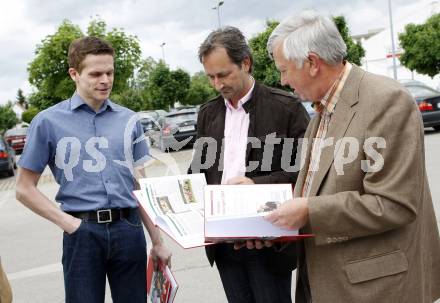 Sportjahrbuch Kaernten. Buchpraesentation. Christian Reichel, Wolfgang Schantl, Thomas Partl. Klagenfurt, 17.5.2008.
Foto: Kuess
---
pressefotos, pressefotografie, kuess, qs, qspictures, sport, bild, bilder, bilddatenbank