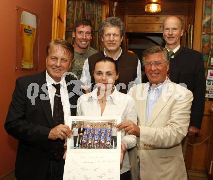 Volleyball Bundesliga. Saisonabschlussessen Wildcats. Peter Steinkellner, Maja Praeprost, Harald Scheucher, Helmut Voggenberger, Josef Joe Laibacher, Erwin Dorfer. Klagenfurt, am 19.5.2008.
Foto: Kuess
---
pressefotos, pressefotografie, kuess, qs, qspictures, sport, bild, bilder, bilddatenbank