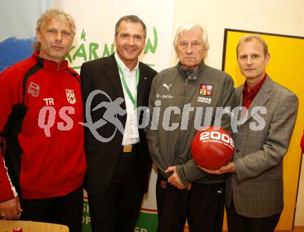 Fussball. Europameisterschaft. Testspiel Euro 2008 -Team Tschechien gegen Kaernten 2008-Team WAC/St. Andrae. Trainer Peter Hrstic (WAC/St. Andrae), Buergermeister Matthias Krenn, Trainer Karel Brueckner (Tschechien), Heinz Palme. Bad Kleinkirchheim, am 24.5.2008.
Copyright Kuess

---
pressefotos, pressefotografie, kuess, qs, qspictures, sport, bild, bilder, bilddatenbank