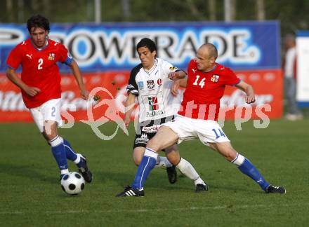 Fussball. Europameisterschaft. Testspiel Euro 2008 -Team Tschechien gegen Kaernten 2008-Team WAC/St. Andrae. Angelo Darmann (WAC/St. Andrae), Zdenek Grygera, David Jarolim (Tschechien). Bad Kleinkirchheim, am 24.5.2008.
Copyright Kuess

---
pressefotos, pressefotografie, kuess, qs, qspictures, sport, bild, bilder, bilddatenbank