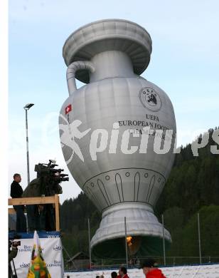 Fussball. Europameisterschaft. Testspiel Euro 2008 -Team Tschechien gegen Kaernten 2008-Team WAC/St. Andrae. Pokal, Heissluftballon, Henri Delauney Trophy. Bad Kleinkirchheim, am 24.5.2008.
Copyright Kuess

---
pressefotos, pressefotografie, kuess, qs, qspictures, sport, bild, bilder, bilddatenbank