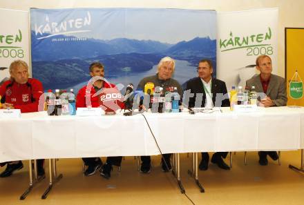 Fussball. Europameisterschaft. Testspiel Euro 2008 -Team Tschechien gegen Kaernten 2008-Team WAC/St. Andrae. Pressekonferenz. Peter Hrstic (WAC/St. Andrae), Uebersetzer, Trainer Karel Brueckner (Tschechien), Matthias Krenn, Heinz Palme. Bad Kleinkirchheim, am 24.5.2008.
Copyright Kuess

---
pressefotos, pressefotografie, kuess, qs, qspictures, sport, bild, bilder, bilddatenbank