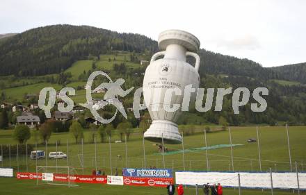 Fussball. Europameisterschaft. Testspiel Euro 2008 -Team Tschechien gegen Kaernten 2008-Team WAC/St. Andrae. Pokal, Heissluftballon, Henri Delaunay Trophy. Bad Kleinkirchheim, am 24.5.2008.
Copyright Kuess

---
pressefotos, pressefotografie, kuess, qs, qspictures, sport, bild, bilder, bilddatenbank