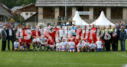 Fussball. Europameisterschaft. Testspiel Euro 2008 -Team Tschechien gegen Kaernten 2008-Team WAC/St. Andrae. Mannschaftsfoto (WAC/St. Andrae), (Tschechien) und Ehrengaeste. Bad Kleinkirchheim, am 24.5.2008.
Copyright Kuess

---
pressefotos, pressefotografie, kuess, qs, qspictures, sport, bild, bilder, bilddatenbank