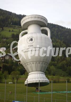 Fussball. Europameisterschaft. Testspiel Euro 2008 -Team Tschechien gegen Kaernten 2008-Team WAC/St. Andrae. Pokal, Heissluftballon, Henri Delauny Trophy. Bad Kleinkirchheim, am 24.5.2008.
Copyright Kuess

---
pressefotos, pressefotografie, kuess, qs, qspictures, sport, bild, bilder, bilddatenbank