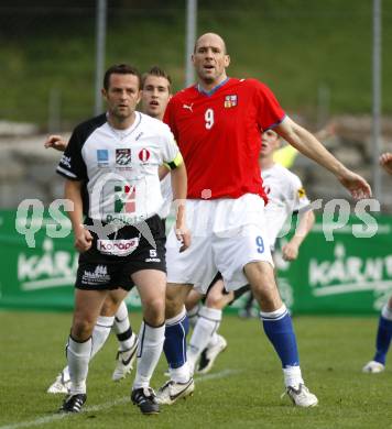 Fussball. Europameisterschaft. Testspiel Euro 2008 -Team Tschechien gegen Kaernten 2008-Team WAC/St. Andrae. Hannes Jochum (WAC/St. Andrae), Jan Koller (Tschechien). Bad Kleinkirchheim, am 24.5.2008.
Copyright Kuess

---
pressefotos, pressefotografie, kuess, qs, qspictures, sport, bild, bilder, bilddatenbank