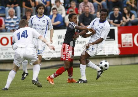 Fussball. OEFB Cupfinale. SV Feldkirchen gegen SV Horn. Maxwell Siaw (Feldkirchen), Erwin Denk, Gilbert Prilasnig, Rodrigue Koayep (Horn). Feldkirchen, am 26.5.2008.
Copyright Kuess

---
pressefotos, pressefotografie, kuess, qs, qspictures, sport, bild, bilder, bilddatenbank