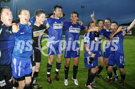 Fussball. Kaerntner Liga. FC Fire Fox St. Veit. Meisterfeier. Jubel. St. Veit, am 30.5.2008.
Foto: Kuess 
---
pressefotos, pressefotografie, kuess, qs, qspictures, sport, bild, bilder, bilddatenbank