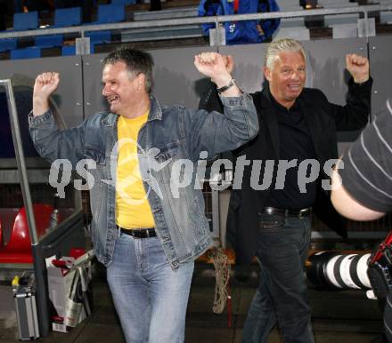 Fussball. Kaerntner Liga. FC Fire Fox St. Veit. Meisterfeier. Jubel Sportdirektor Reinhard Tellian. St. Veit, am 30.5.2008.
Foto: Kuess 
---
pressefotos, pressefotografie, kuess, qs, qspictures, sport, bild, bilder, bilddatenbank