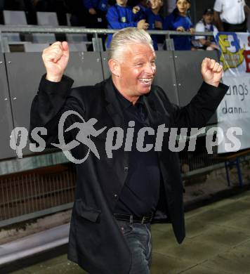 Fussball. Kaerntner Liga. FC Fire Fox St. Veit. Meisterfeier. Jubel Sportdirektor Reinhard Tellian. St. Veit, am 30.5.2008.
Foto: Kuess 
---
pressefotos, pressefotografie, kuess, qs, qspictures, sport, bild, bilder, bilddatenbank