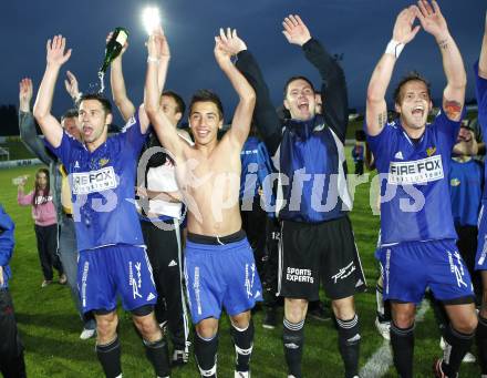 Fussball. Kaerntner Liga. FC Fire Fox St. Veit. Meisterfeier. Jubel. St. Veit, am 30.5.2008.
Foto: Kuess 
---
pressefotos, pressefotografie, kuess, qs, qspictures, sport, bild, bilder, bilddatenbank