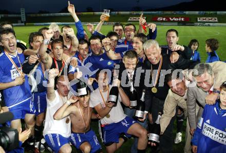 Fussball. Kaerntner Liga. FC Fire Fox St. Veit. Meisterfeier. Jubel. Mannschaftsfoto. St. Veit, am 30.5.2008.
Foto: Kuess 
---
pressefotos, pressefotografie, kuess, qs, qspictures, sport, bild, bilder, bilddatenbank