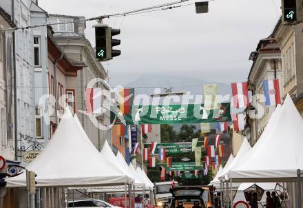 FUSSBALL - UEFA Europameisterschaft, Vorbereitung auf die EURO 2008, Aufbauarbeiten in Klagenfurt. Fanzone. Fahnen. Klagenfurt, am 4.6.2008.
Copyright Kuess

---
pressefotos, pressefotografie, kuess, qs, qspictures, sport, bild, bilder, bilddatenbank