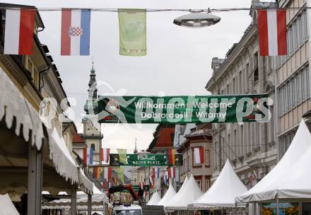 FUSSBALL - UEFA Europameisterschaft, Vorbereitung auf die EURO 2008, Aufbauarbeiten in Klagenfurt. Fanzone. Fahnen. Klagenfurt, am 4.6.2008.
Copyright Kuess

---
pressefotos, pressefotografie, kuess, qs, qspictures, sport, bild, bilder, bilddatenbank