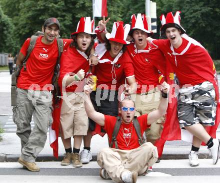 Fussball Europameisterschaft. EURO 2008. Polnische Fans. Klagenfurt, am 7.6.2008.
Foto: Kuess
---
pressefotos, pressefotografie, kuess, qs, qspictures, sport, bild, bilder, bilddatenbank