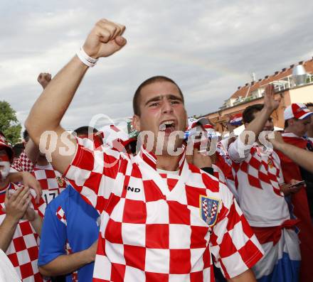 Fussball Europameisterschaft. EURO 2008. Kroatische Fans. Klagenfurt, am 8.6.2008.
Foto: Kuess
---
pressefotos, pressefotografie, kuess, qs, qspictures, sport, bild, bilder, bilddatenbank