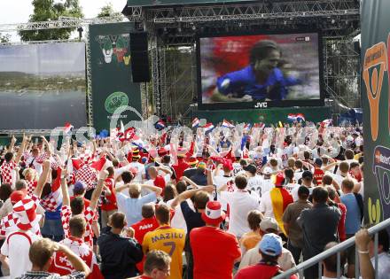 Fussball Europameisterschaft. EURO 2008. Fans. Klagenfurt, am 8.6.2008.
Foto: Kuess
---
pressefotos, pressefotografie, kuess, qs, qspictures, sport, bild, bilder, bilddatenbank