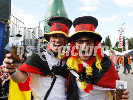 Fussball Europameisterschaft. EURO 2008. Deutsche Fans. Klagenfurt, am 8.6.2008.
Foto: Kuess
---
pressefotos, pressefotografie, kuess, qs, qspictures, sport, bild, bilder, bilddatenbank