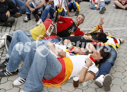 Fussball Europameisterschaft. EURO 2008. Deutsche Fans. Klagenfurt, am 8.6.2008.
Foto: Kuess
---
pressefotos, pressefotografie, kuess, qs, qspictures, sport, bild, bilder, bilddatenbank