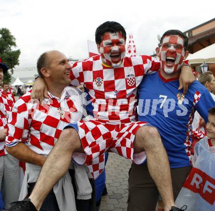 Fussball Europameisterschaft. EURO 2008. Kroatische Fans. Klagenfurt, am 8.6.2008.
Foto: Kuess
---
pressefotos, pressefotografie, kuess, qs, qspictures, sport, bild, bilder, bilddatenbank