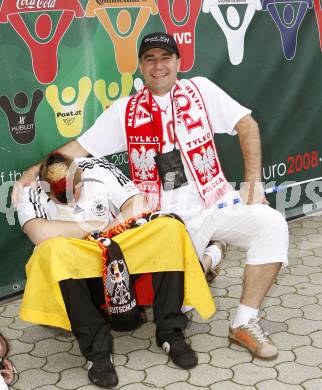 Fussball Europameisterschaft. EURO 2008. Deutsche und Polnische Fans. Klagenfurt, am 8.6.2008.
Foto: Kuess
---
pressefotos, pressefotografie, kuess, qs, qspictures, sport, bild, bilder, bilddatenbank