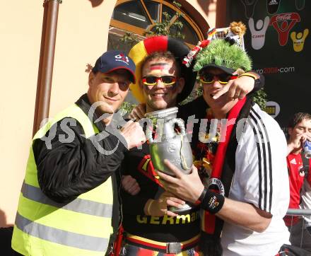 Fussball Europameisterschaft. EURO 2008. Deutsche Fans. Klagenfurt, am 8.6.2008.
Foto: Kuess
---
pressefotos, pressefotografie, kuess, qs, qspictures, sport, bild, bilder, bilddatenbank