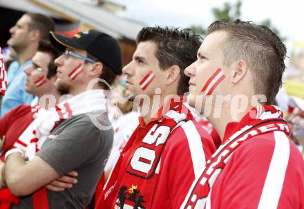 Fussball Europameisterschaft. EURO 2008. Oesterreichische Fans. Klagenfurt, am 8.6.2008.
Foto: Kuess
---
pressefotos, pressefotografie, kuess, qs, qspictures, sport, bild, bilder, bilddatenbank