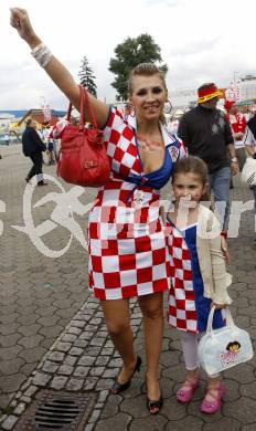 Fussball Europameisterschaft. EURO 2008. Kroatische Fans. Klagenfurt, am 8.6.2008.
Foto: Kuess
---
pressefotos, pressefotografie, kuess, qs, qspictures, sport, bild, bilder, bilddatenbank