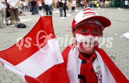 Fussball Europameisterschaft. EURO 2008. Oesterreichischer Fan. Klagenfurt, am 8.6.2008.
Foto: Kuess
---
pressefotos, pressefotografie, kuess, qs, qspictures, sport, bild, bilder, bilddatenbank