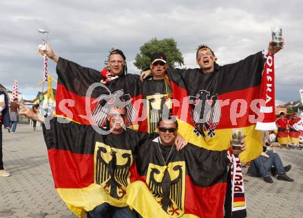 Fussball Europameisterschaft. EURO 2008. Deutsche Fans. Klagenfurt, am 8.6.2008.
Foto: Kuess
---
pressefotos, pressefotografie, kuess, qs, qspictures, sport, bild, bilder, bilddatenbank