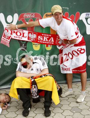 Fussball Europameisterschaft. EURO 2008. Deutscher und Polnische Fans. Klagenfurt, am 8.6.2008.
Foto: Kuess
---
pressefotos, pressefotografie, kuess, qs, qspictures, sport, bild, bilder, bilddatenbank