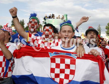 Fussball Europameisterschaft. EURO 2008. Kroatische Fans. Klagenfurt, am 8.6.2008.
Foto: Kuess
---
pressefotos, pressefotografie, kuess, qs, qspictures, sport, bild, bilder, bilddatenbank