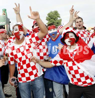 Fussball Europameisterschaft. EURO 2008. Kroatische Fans. Klagenfurt, am 8.6.2008.
Foto: Kuess
---
pressefotos, pressefotografie, kuess, qs, qspictures, sport, bild, bilder, bilddatenbank