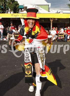 Fussball Europameisterschaft. EURO 2008. Deutsche Fans. Klagenfurt, am 8.6.2008.
Foto: Kuess
---
pressefotos, pressefotografie, kuess, qs, qspictures, sport, bild, bilder, bilddatenbank