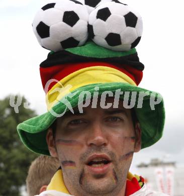 Fussball Europameisterschaft. EURO 2008. Deutscher Fan. Klagenfurt, am 8.6.2008.
Foto: Kuess
---
pressefotos, pressefotografie, kuess, qs, qspictures, sport, bild, bilder, bilddatenbank