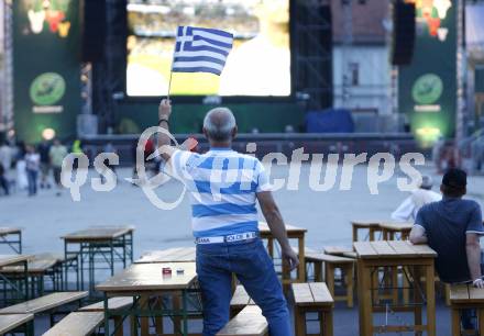 Fussball Europameisterschaft. EURO 2008. Griechischer Fan in der Fanzone am Messegelaende waehrend des Spieles Griechenland gegen Schweden. Klagenfurt, am 10.6.2008.
Foto: Kuess
---
pressefotos, pressefotografie, kuess, qs, qspictures, sport, bild, bilder, bilddatenbank