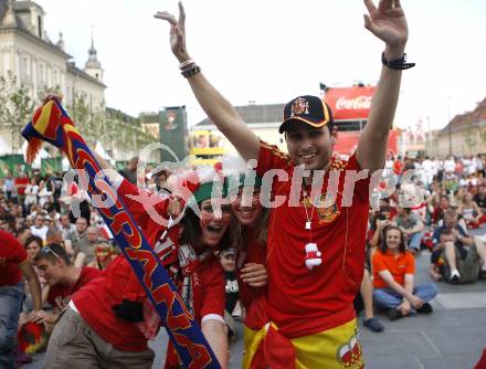 Fussball Europameisterschaft. EURO 2008. Spanische Fans in der Fanzone am Neuen Platz. Klagenfurt, am 10.6.2008.
Foto: Kuess
---
pressefotos, pressefotografie, kuess, qs, qspictures, sport, bild, bilder, bilddatenbank