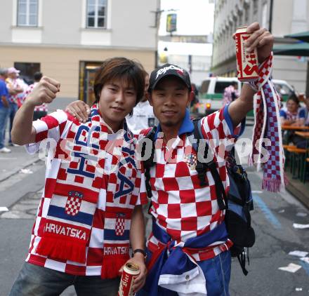 Fussball Europameisterschaft. EURO 2008. Deutschland Kroatien. Kroatische Fans. Klagenfurt, am 12.6.2008.
Foto: Kuess
---
pressefotos, pressefotografie, kuess, qs, qspictures, sport, bild, bilder, bilddatenbank