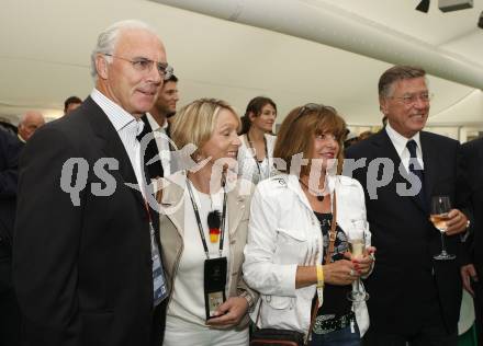 Fussball Europameisterschaft. EURO 2008. Franz Beckenbauer mit Gattin, Buergermeister Harald Scheucher. Klagenfurt, am 12.6.2008.
Foto: Kuess
---
pressefotos, pressefotografie, kuess, qs, qspictures, sport, bild, bilder, bilddatenbank