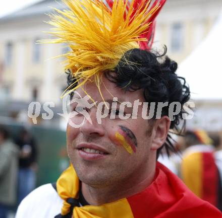 Fussball Europameisterschaft. EURO 2008. Deutschland Kroatien. Deutscher Fan. Klagenfurt, am 12.6.2008.
Foto: Kuess
---
pressefotos, pressefotografie, kuess, qs, qspictures, sport, bild, bilder, bilddatenbank