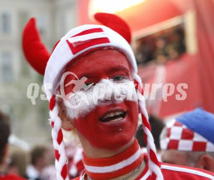 Fussball Europameisterschaft. EURO 2008. Oesterreichischer Fan. Klagenfurt, am 12.6.2008.
Foto: Kuess
---
pressefotos, pressefotografie, kuess, qs, qspictures, sport, bild, bilder, bilddatenbank