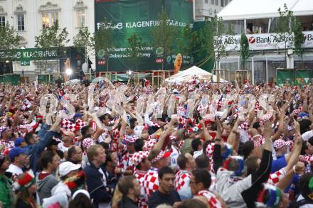 Fussball Europameisterschaft. EURO 2008. Deutschland Kroatien. Fans in der Fanzone am Neuen Platz. Klagenfurt, am 12.6.2008.
Foto: Kuess
---
pressefotos, pressefotografie, kuess, qs, qspictures, sport, bild, bilder, bilddatenbank