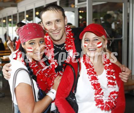 Fussball Europameisterschaft. EURO 2008. Oesterreichische Fans. Klagenfurt, am 12.6.2008.
Foto: Kuess
---
pressefotos, pressefotografie, kuess, qs, qspictures, sport, bild, bilder, bilddatenbank