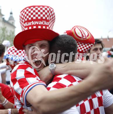 Fussball Europameisterschaft. EURO 2008. Deutschland Kroatien. Jubel kroatischer Fans. Klagenfurt, am 12.6.2008.
Foto: Kuess
---
pressefotos, pressefotografie, kuess, qs, qspictures, sport, bild, bilder, bilddatenbank