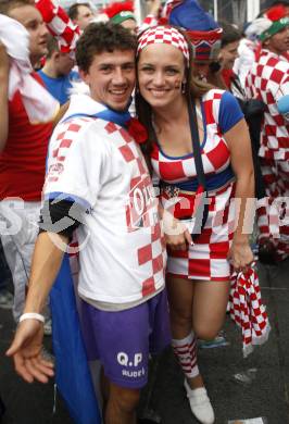 Fussball Europameisterschaft. EURO 2008. Deutschland Kroatien. Jubel kroatischer Fans. Klagenfurt, am 12.6.2008.
Foto: Kuess
---
pressefotos, pressefotografie, kuess, qs, qspictures, sport, bild, bilder, bilddatenbank